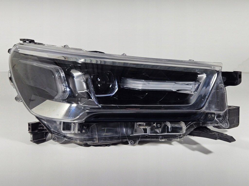 фото №1, Лампа правая перед передняя toyota hilux 8 viii lift full led eu