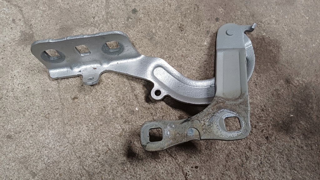 фото №3, Ford fiesta mk8 петля капот правый