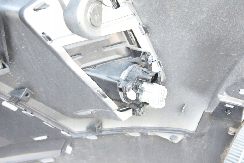 Opel crossland рестайлинг  23r. бампер перед комплектный  противотуманные фары z1y идеальное состояние! Доставка