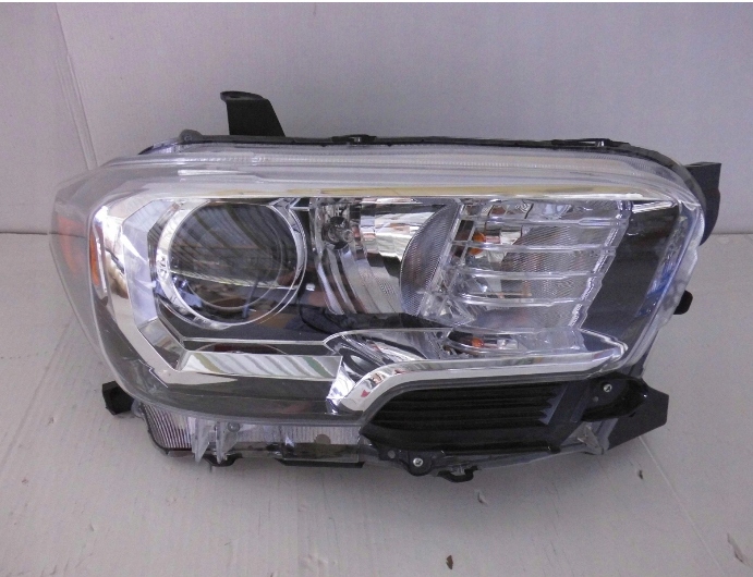 фото №1, Лампа перед передня права toyota tacoma 16-17 usa