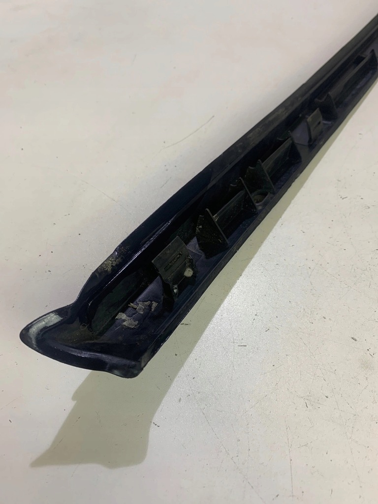 фото №8, Молдинг стекло лобовое правый перед citroen c5 iii x7