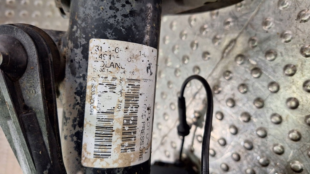 Поворотный кулак амортизатор правый  перед 6792286 6862171 bmw f20 f21 f23 Киев