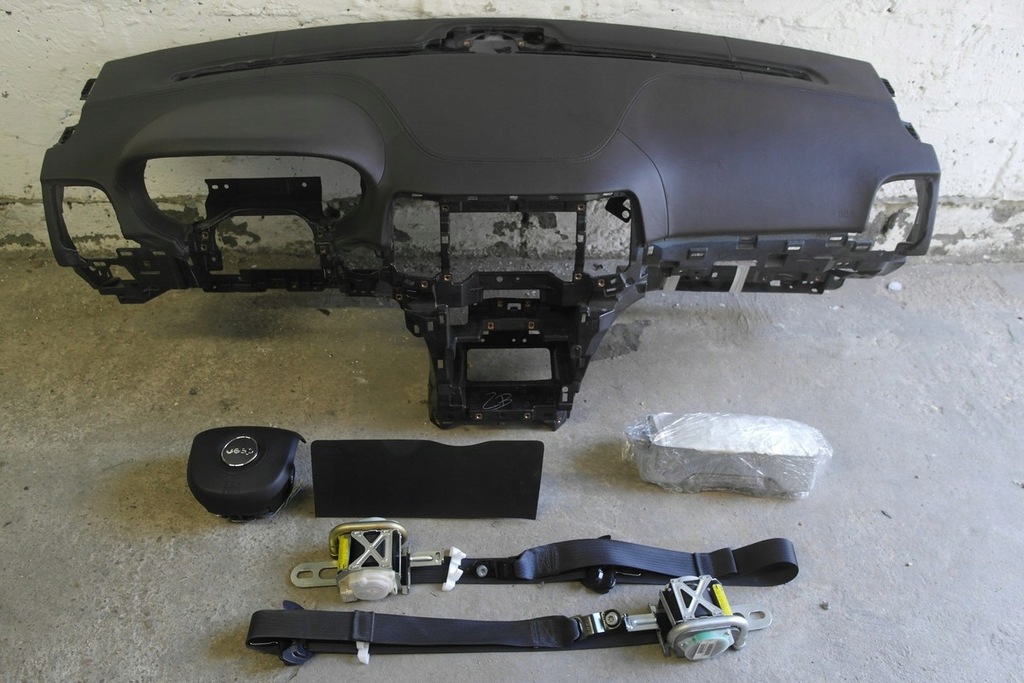 фото №1, Jeep grand cherokee wk2 консоль приборная панель pulpit приборная панель pólpit подушка безопасности коричневый ремни