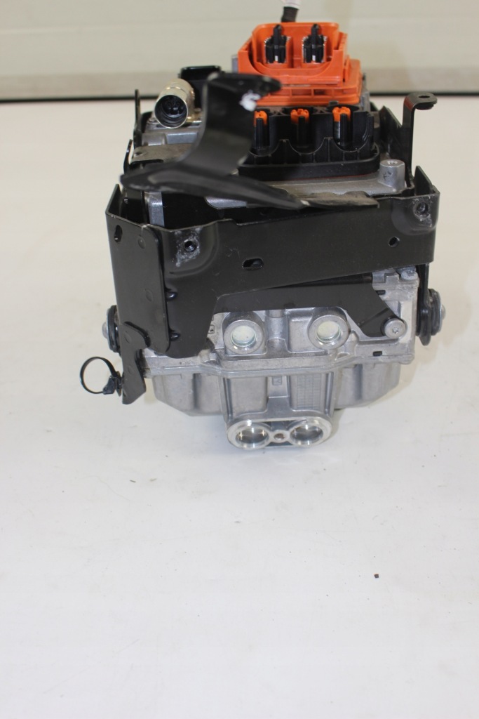 Bmw g30 инвертор преобразователь напряжения 9798799 Недорого