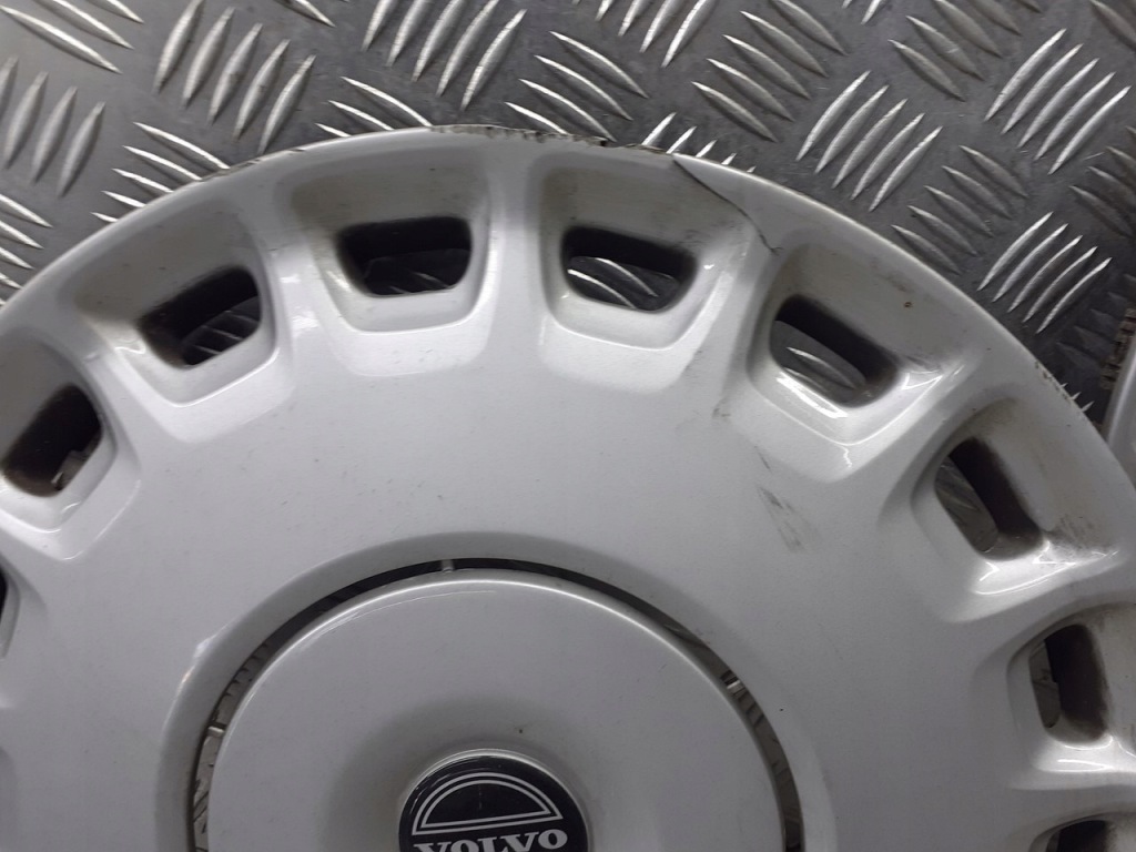 Колпаки оригинальные комплект r 15 volvo v50 2.0 d 30714075 с Разборки