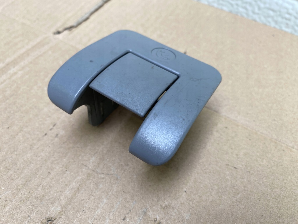 фото №4, Bmw 5 e61 заглушка защита isofix серая