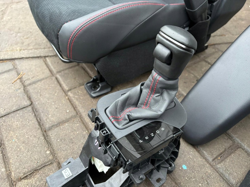 фото №11, Toyota yaris cross gr сиденья сиденья eu. полукожа alcantara комплект