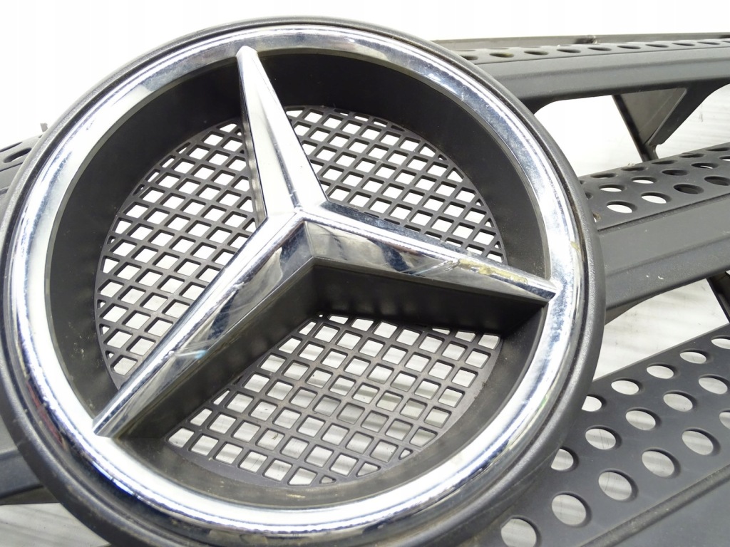 Решётка  решётка радиатора эмблема logo mercedes sprinter 906 рестайлинг  2014- a9068800785 комплект Оригинал