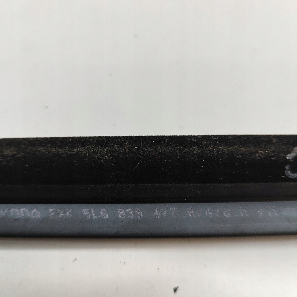 фото №12, Skoda enyaq iv 2021 правая сторона молдинг / прокладка стекло дверь задних