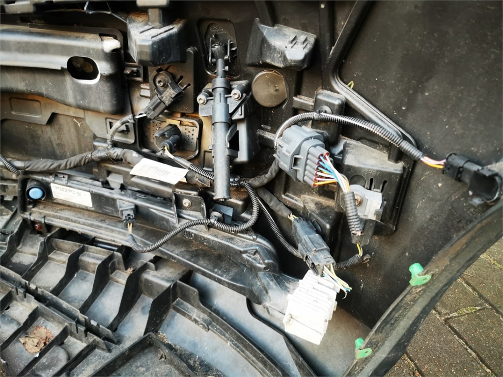 Volvo v40 ii 12-16 бампер перед 6xpdc led drl ксенон kompletny демонтаж в Украине