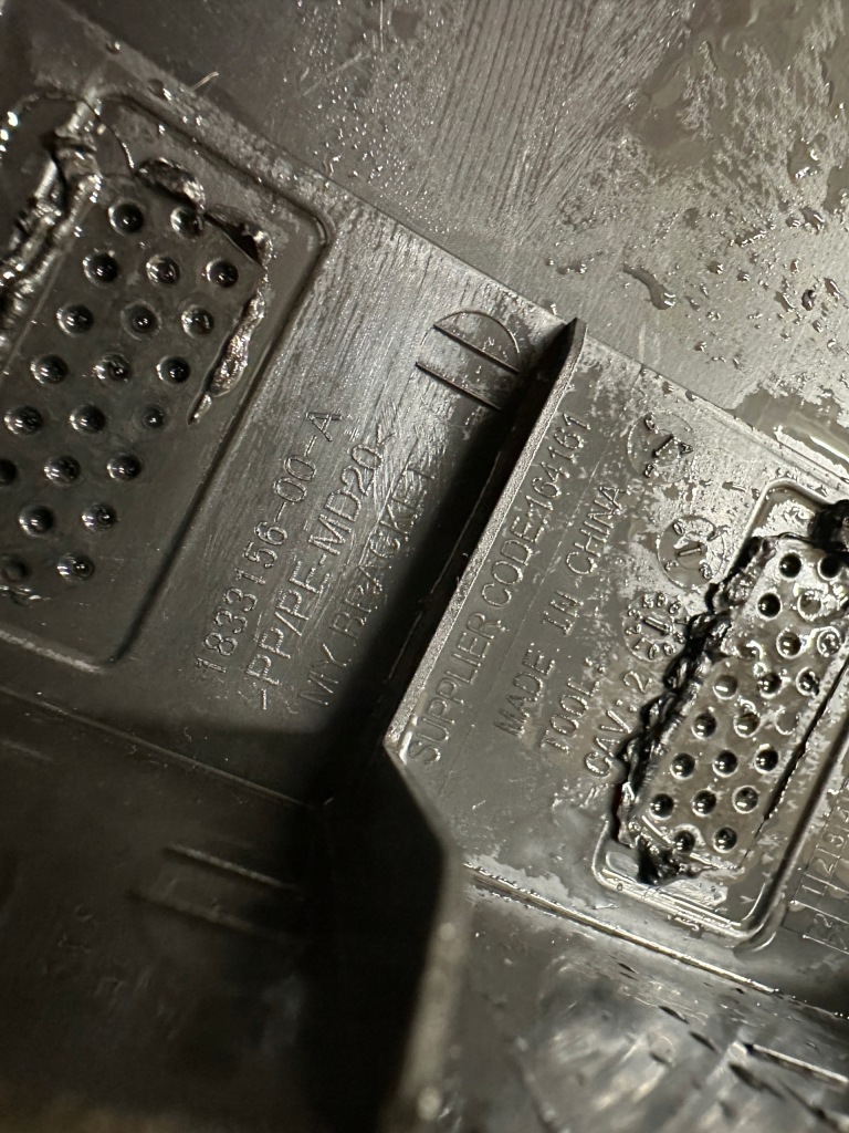 Tesla y подкрылок передние правое Оригинал