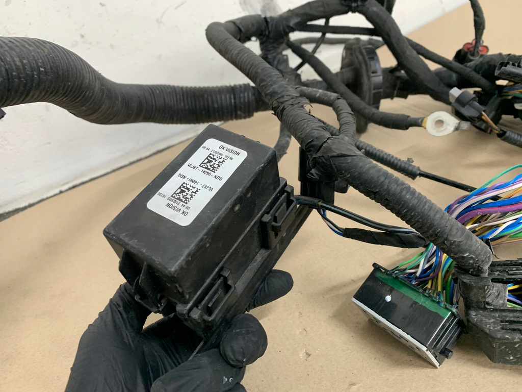 фото №10, Ford mustang mach-e rwd 75.7kwh жгут электропроводка отсек двигателя