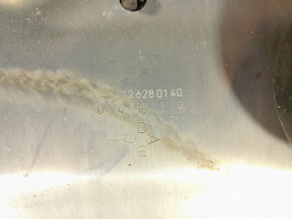 Mercedes cls w218 рестайлинг  3.0 cdi защита тепловая отсек двигателя a2126825671 с Разборки