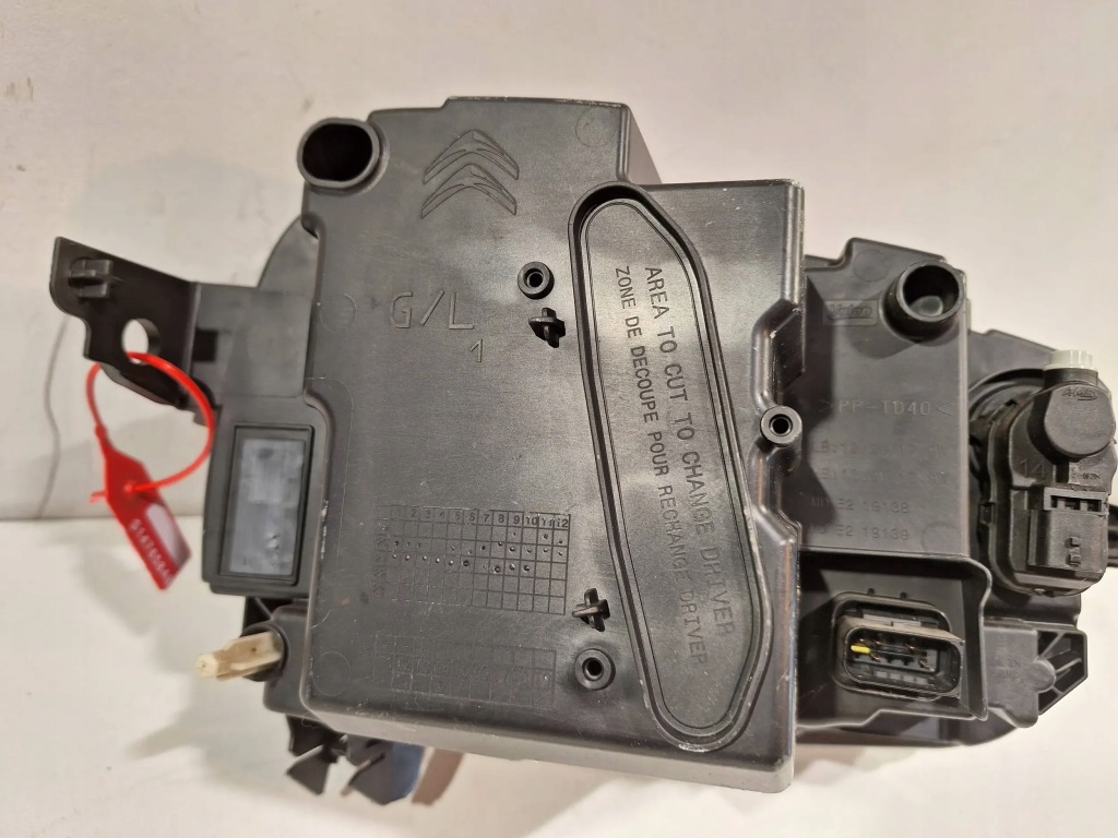 Фара перед ліва нова valeo led 9836267180 citroen c3 3 рестайлінг  20- Зі Шроту