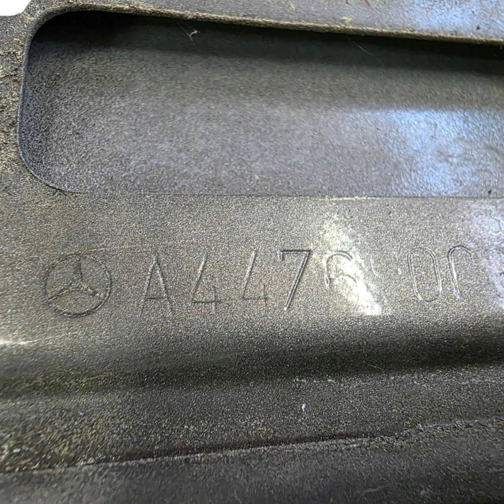 Накладка направляющая дверь правых v-klasa vito w447 a4476900370 с Разборки