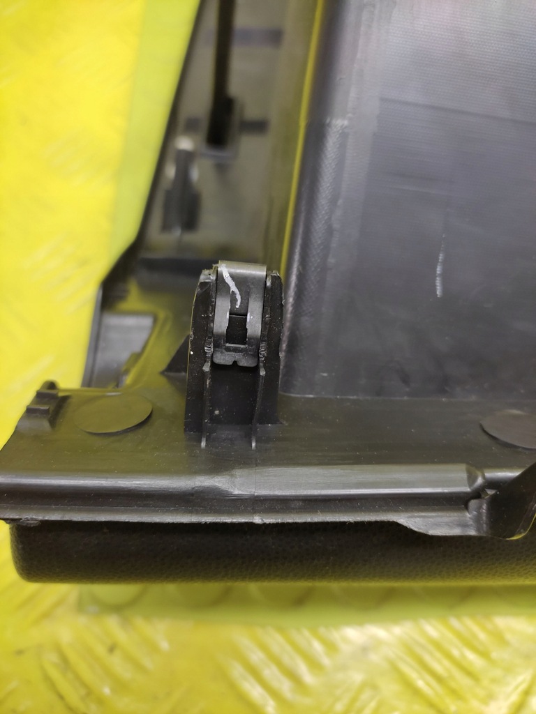 фото №8, Mazda 3 бардачок