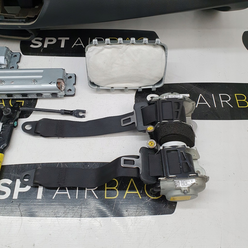 фото №10, Giulia панель приладів консоль подушки безпеки ремені подушка безпеки