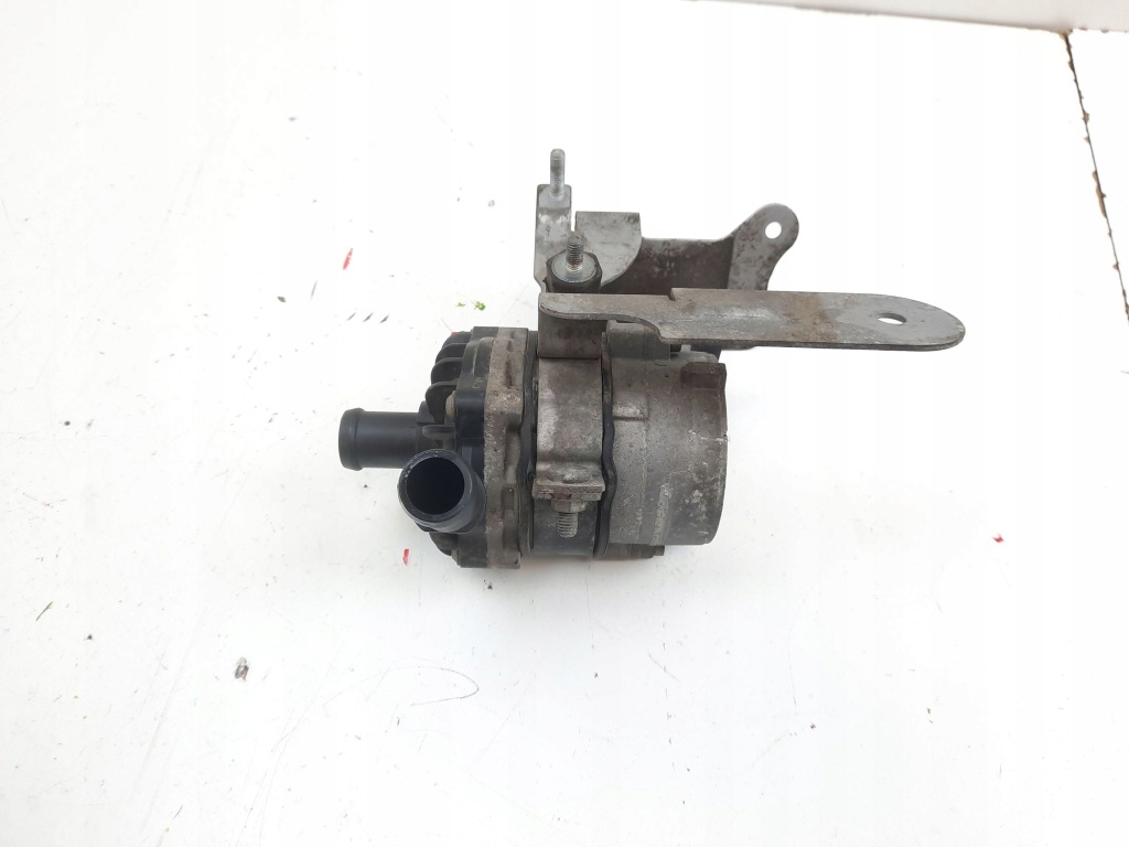 2015 bentley flying spur дополнительная насос воды 8k0965567b в Украине