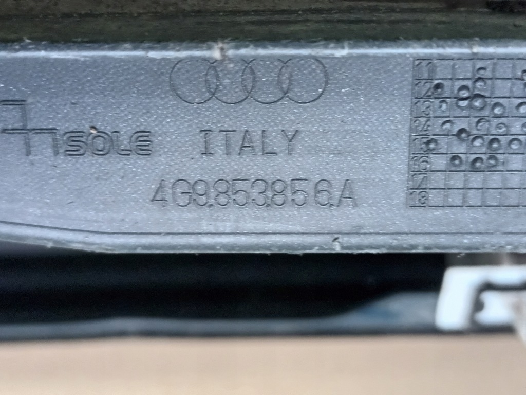 Молдинг порог правый  audi a6 c7 allroad порог правая в Украине