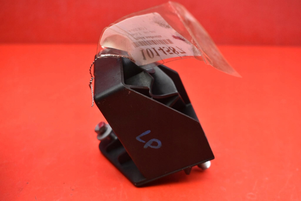 Направляющая кронштейн бампера левый перед 1055537-00-a tesla model s 12-20 Недорого