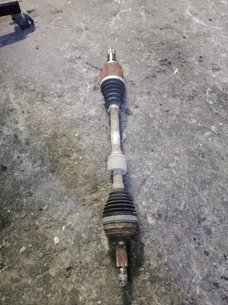 фото №1, Renault clio iv 1.5 ліва привідний вал 391010115r 2017r