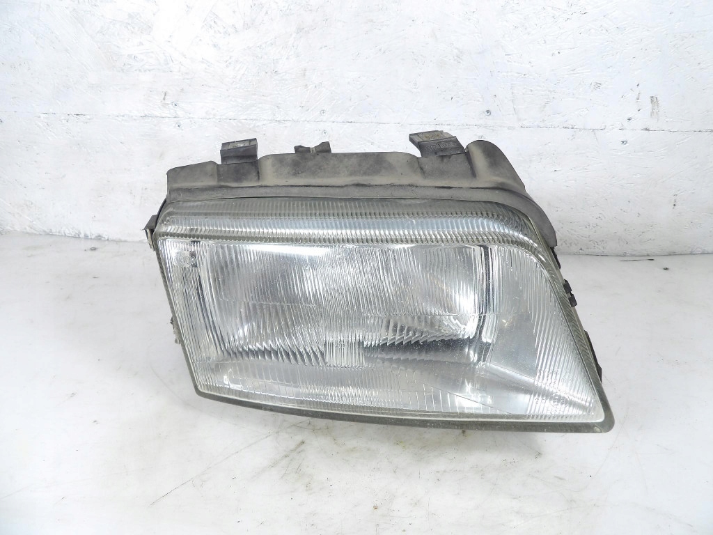 Купити Audi a4 b5 фара правий 8do941004