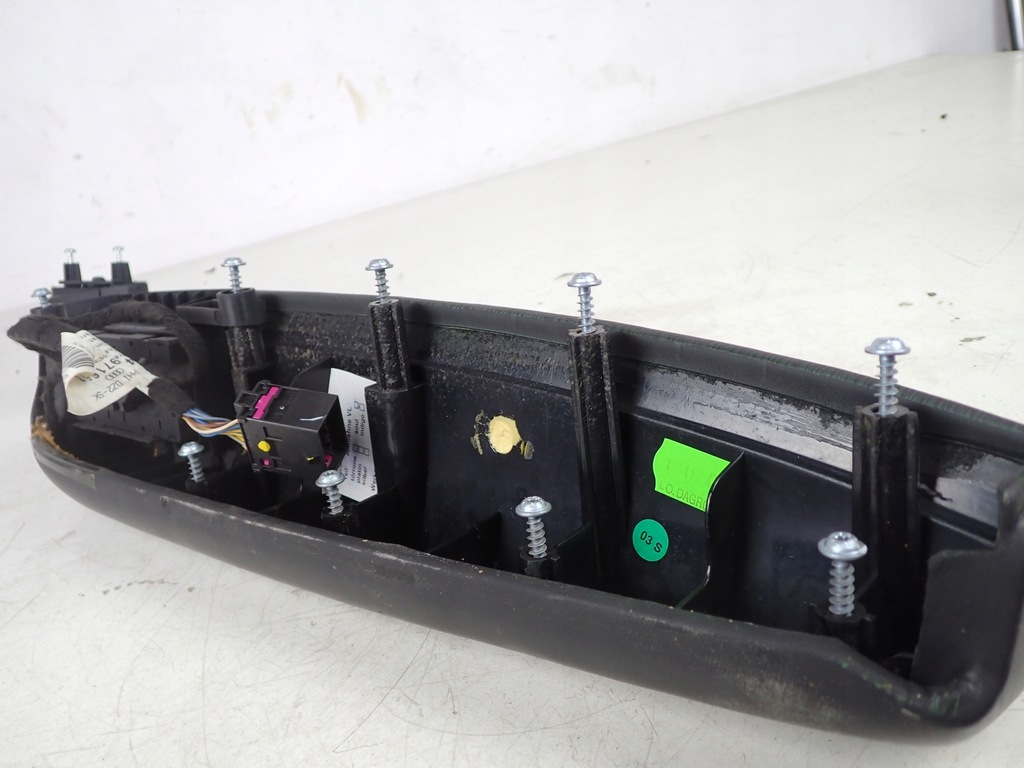 фото №5, Обшивка кронштейн ручка двері лівий перед audi s8 d3 5.2 fsi