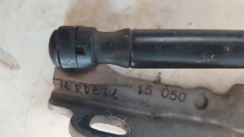 фото №5, Chrysler 200 16- петля капот usa