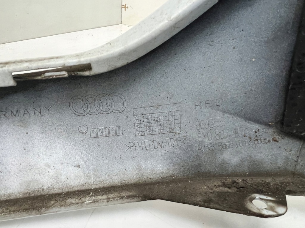 фото №9, Audi оригинальный номер 8y0807437 бампер