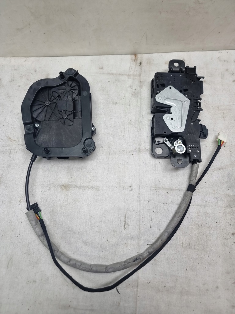 фото №1, Bmw 7 g11 замок доводчик крышки