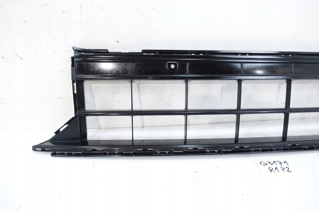 фото №2, Vw t-roc r-line 2017- решётка радиатора решётка средняя бампера перед 2ga853677