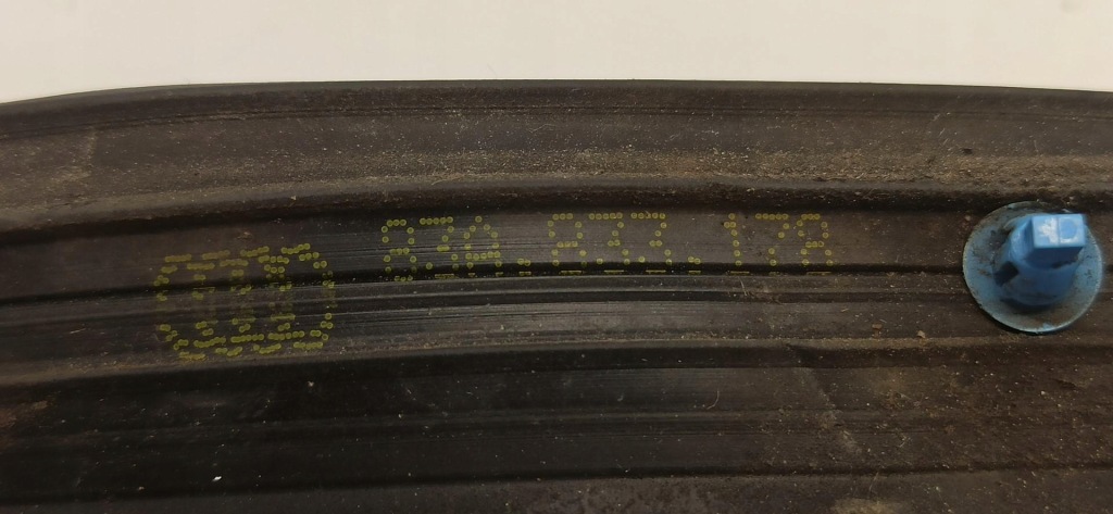 Audi q3 83a прокладка дверь перед задний порог багажника Киев