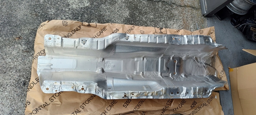 фото №1, Vw golf viii защита тепловая туннель 5q0825661bs