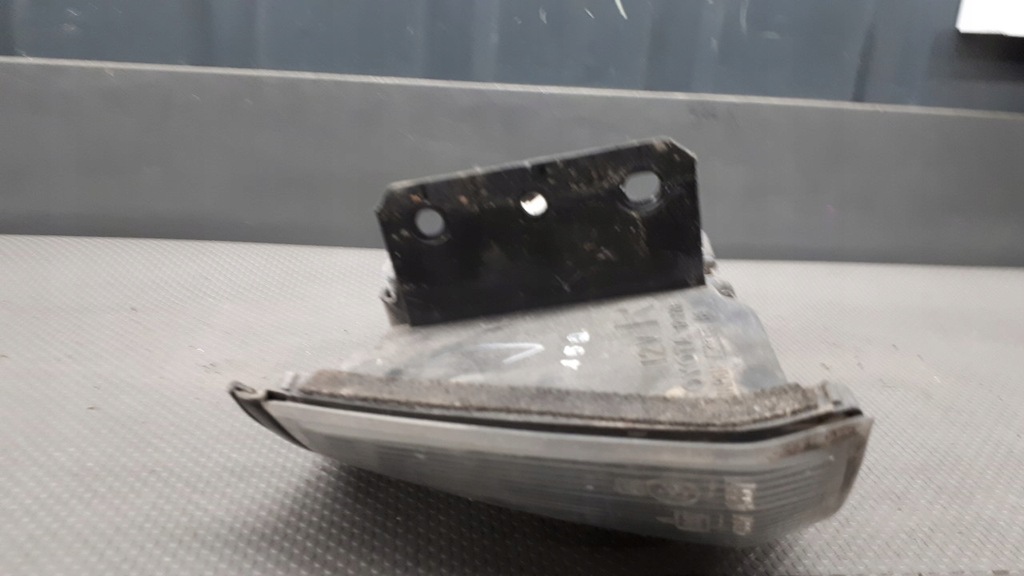 фото №10, Поворотник правый toyota corolla e9