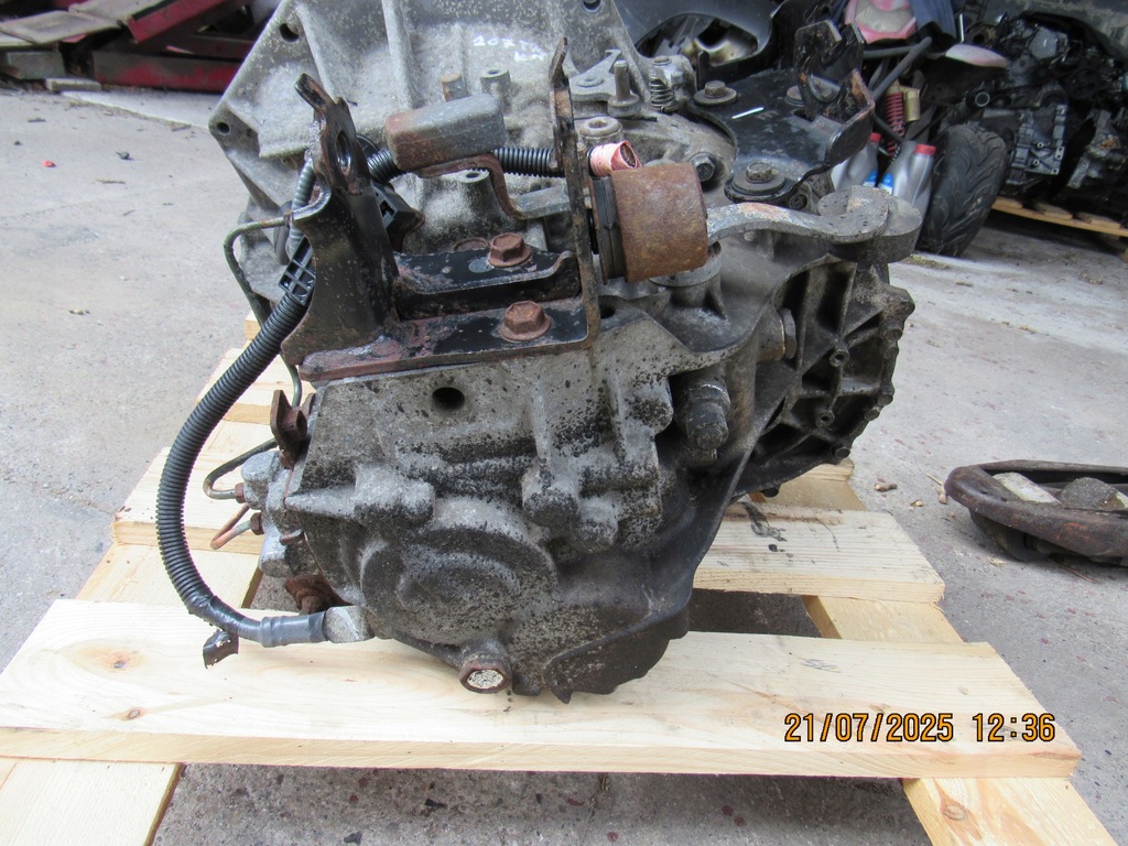 фото №5, Коробка передач передач corolla e15 yaris auris 1.4d4d 90km 6 передач 31115-0d100