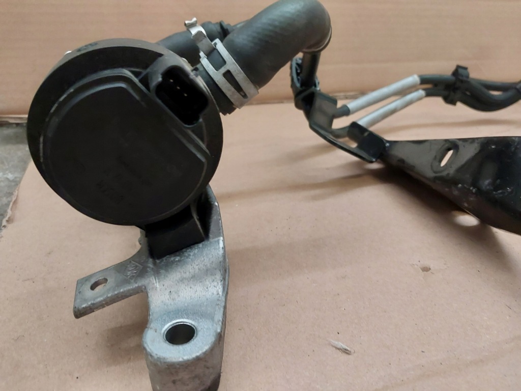 Дополнительная насос воды провода renault scenic iv 1.3 tce автоматическая коробка передач 144985838r Недорого