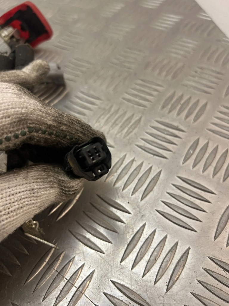 Peugeot 5008 2 2017 plus / клема / шланг акумулятор 9826521880 в Україні