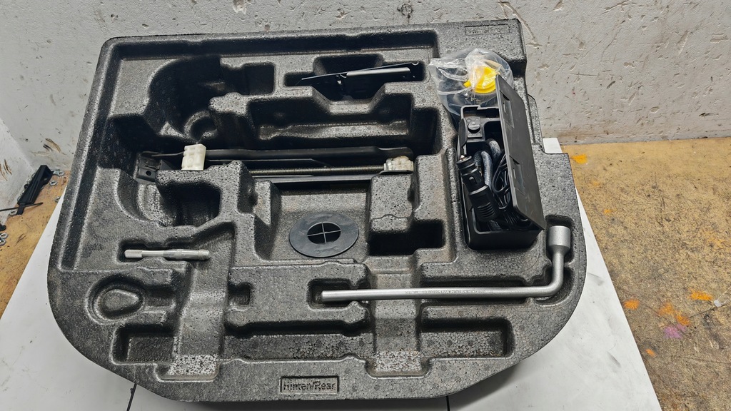 фото №1, Вкладыш колеса запасного mercedes w251 r klasa компрессор домкрат a2518990021