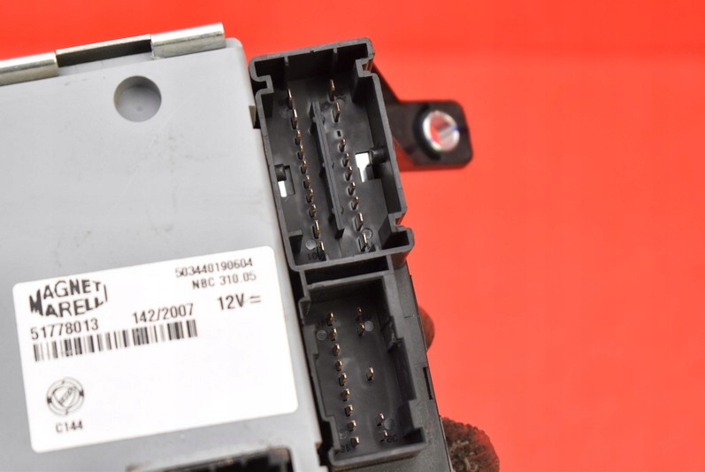 Коробка запобіжників 51778008 fiat linea 1.4 8v 77 km 06-12 Недорого