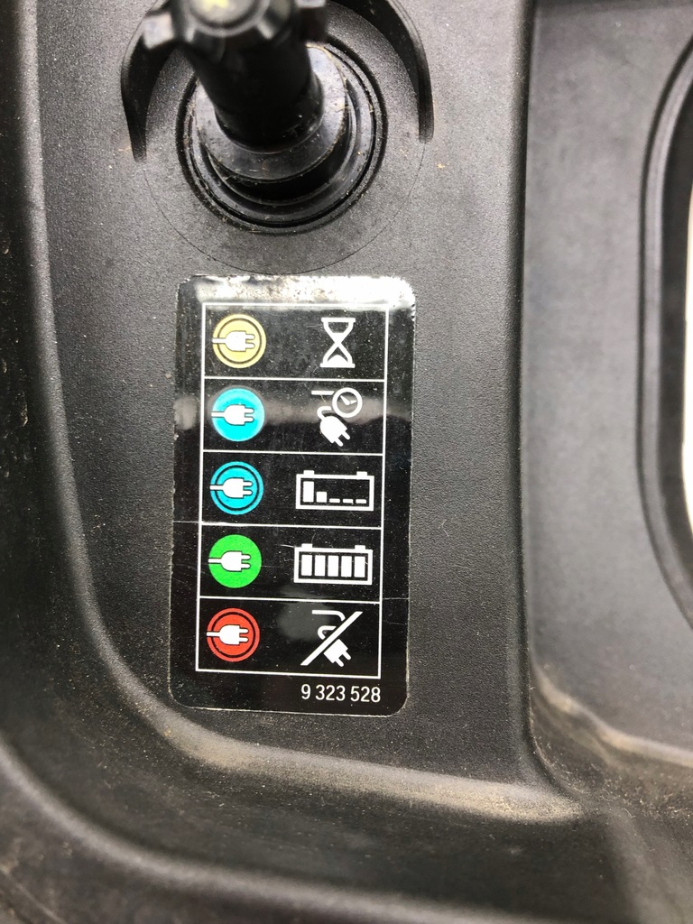 фото №7, Bmw x1 u11 u12 крышка зарядки 9323528