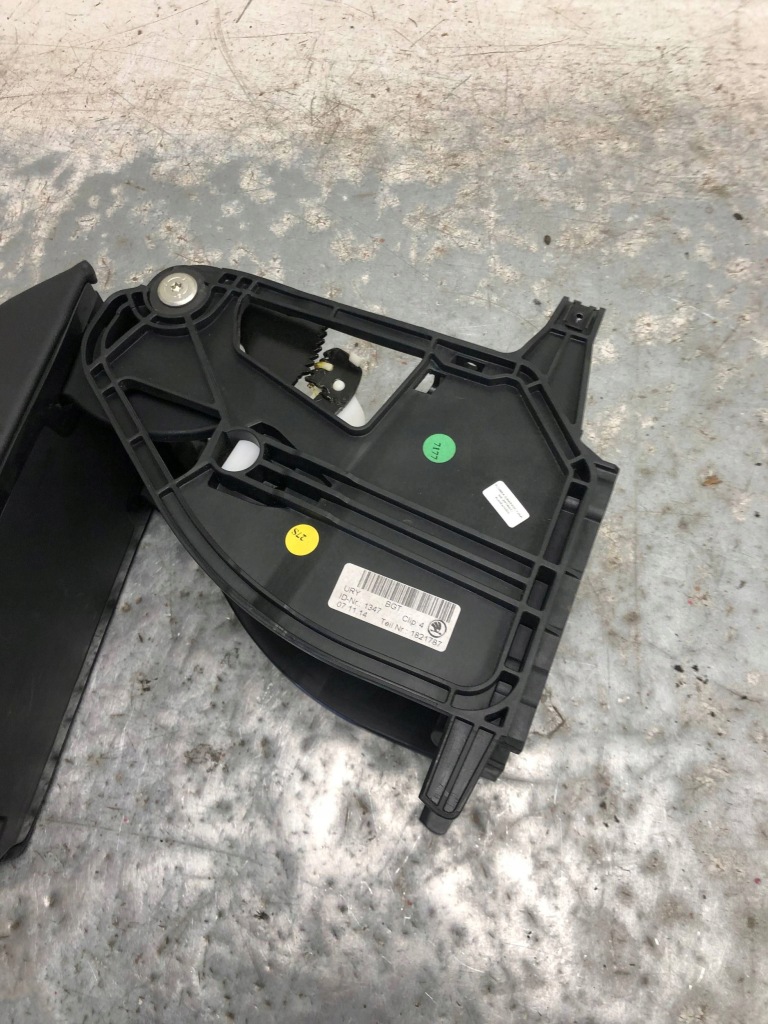 Подлокотник кожа skoda octavia iii vrs kombi 5e0864207 с Разборки