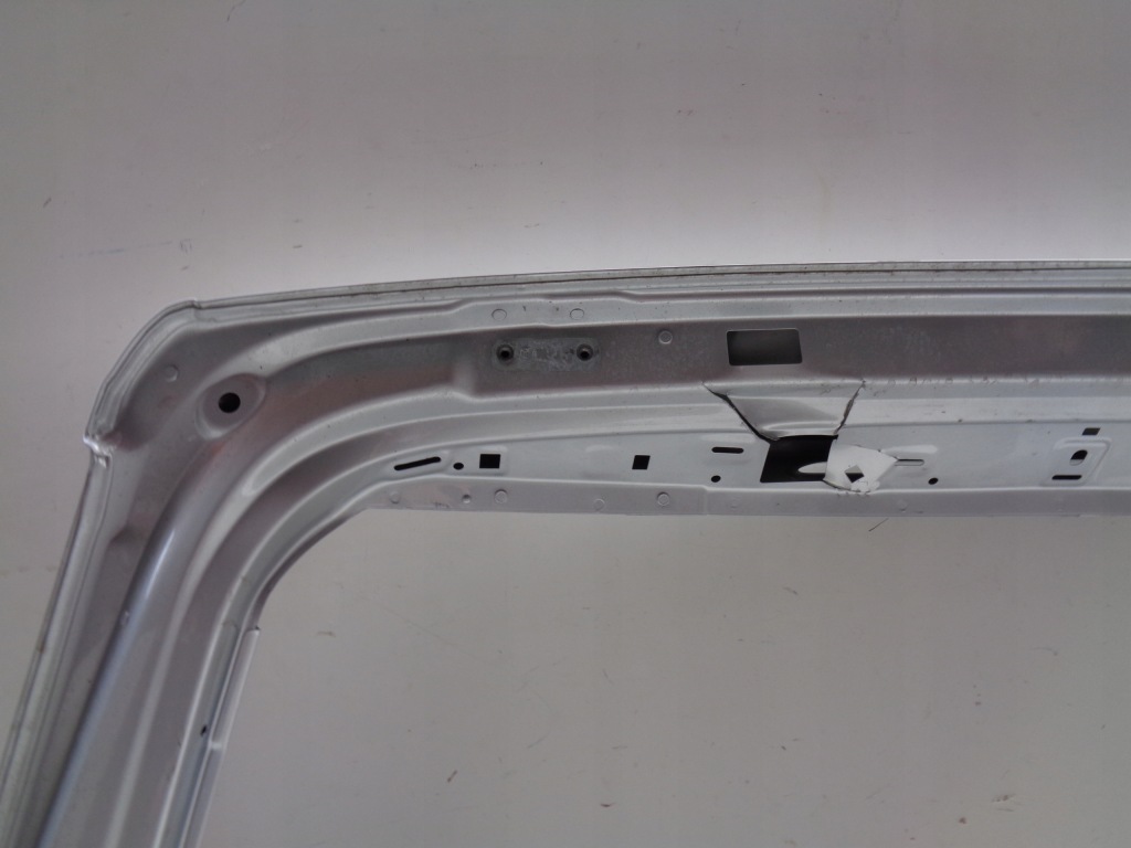 Кришка багажника задня vw touran 5ta 16- nr 41047 Зі Шроту