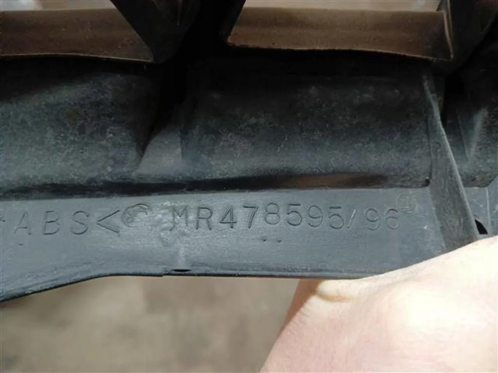 фото №7, M6 mr478595 mitsubishi pajero sport решётка радиатора решётка радиатора