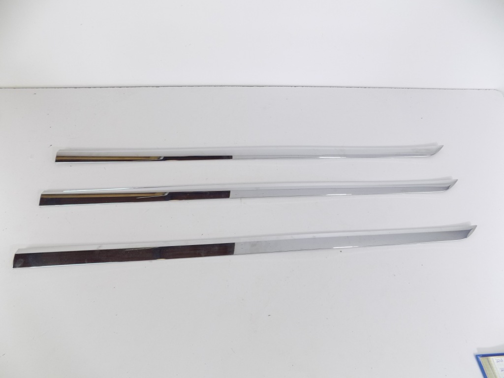 фото №1, Молдинг na дверь bentley bentayga nowa оригинал правая нижняя