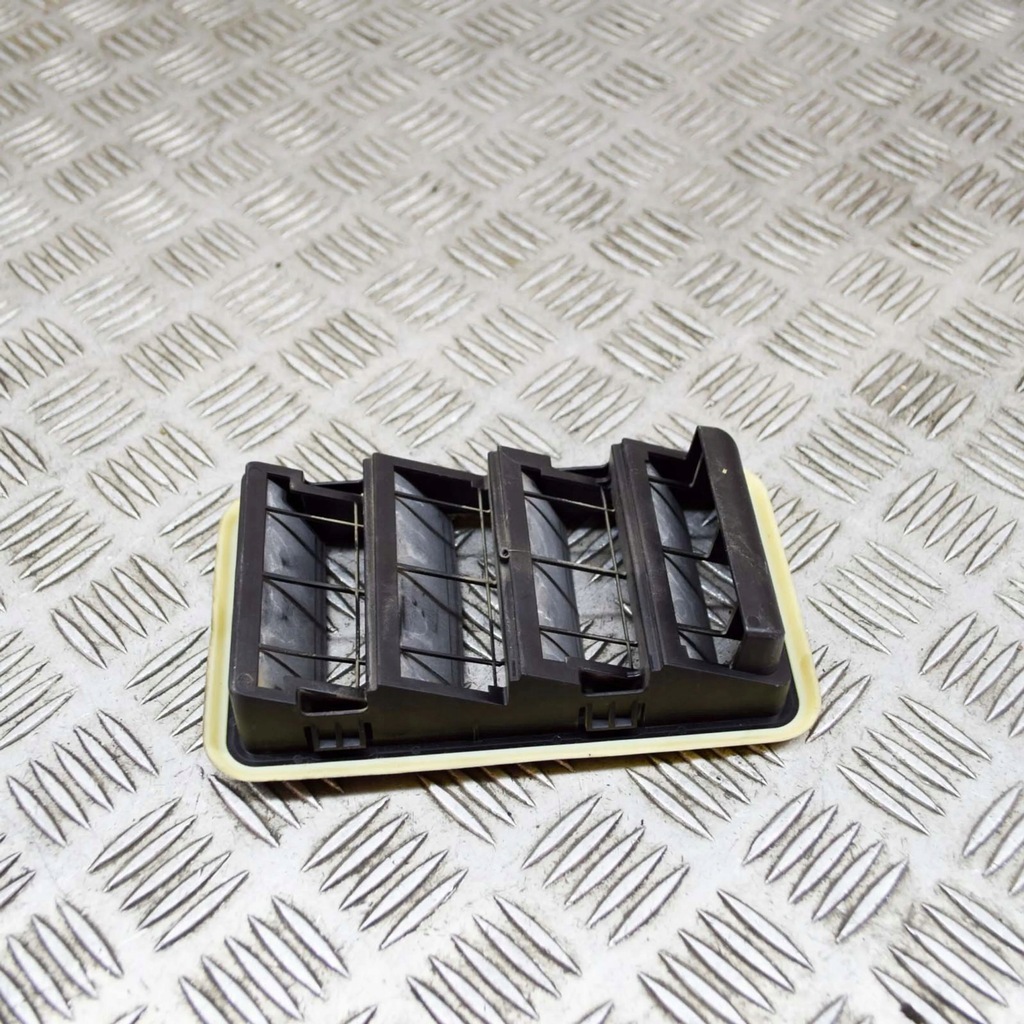 фото №5, Land rover discovery sport 2018 решётка вентиляционная pod бампером задним