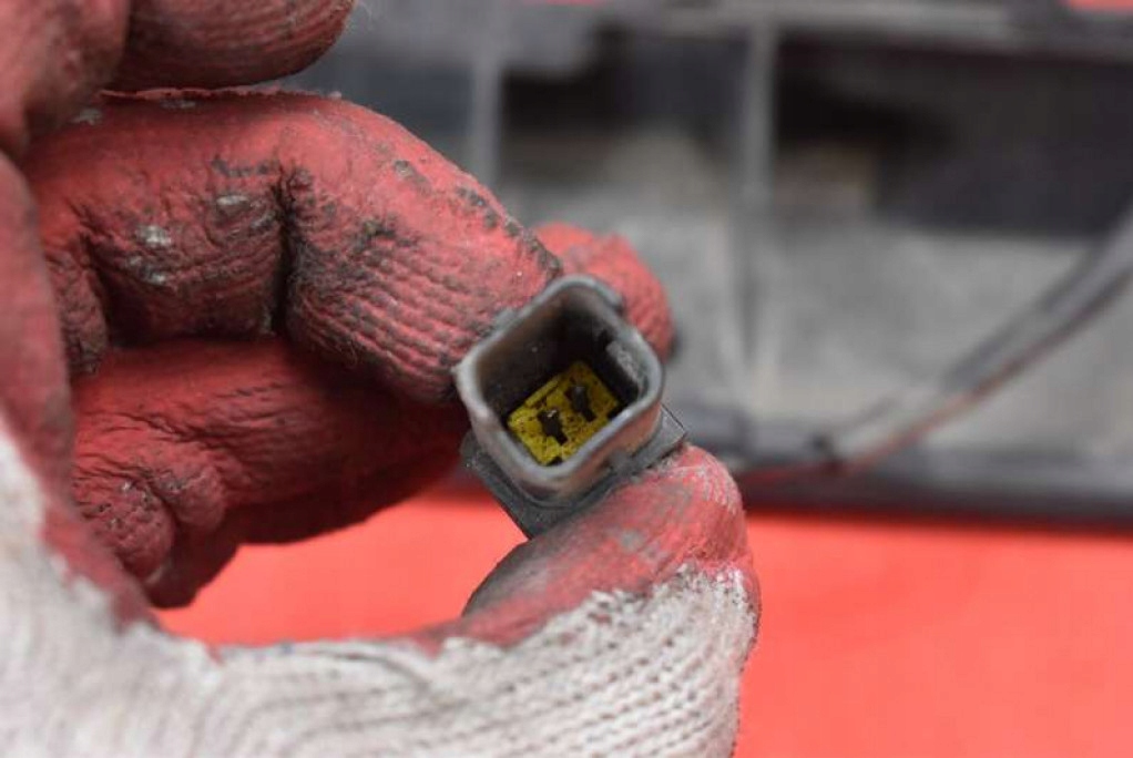 фото №11, Pas передний усилитель 9646174680 peugeot 1007 1.4 8v 75 km 05-09