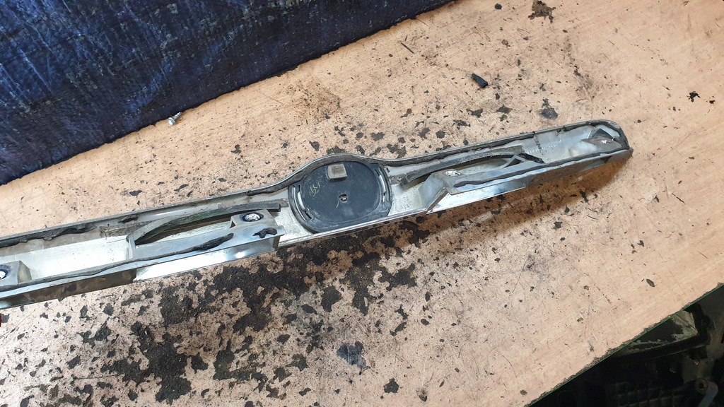 фото №1, Mazda tribute i накладка кришки задня