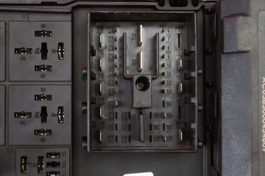 Коробка предохранителей 24443147 ab opel signum 2.2 direct 155 km + pin Цена