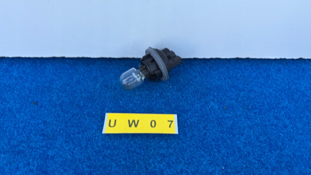 Купити Цоколь роз'єм лампочка iveco daily 14-19 rok 5801473750 uw07