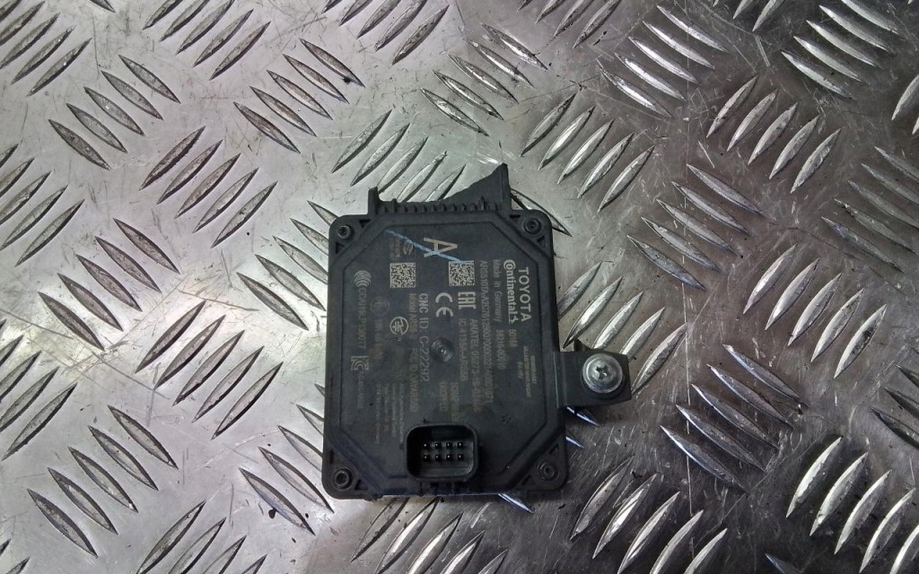 Toyota yaris iv 2022 радар distronic 88210-0d010 в Україні